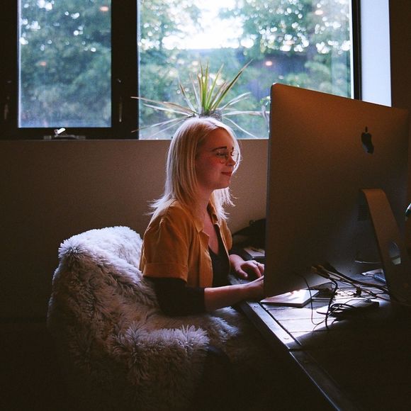 Meet your Posher, Madison - Picture 1 of 1